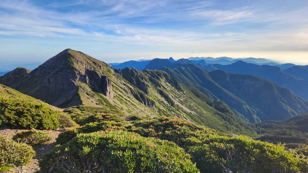 雪山主峰，雪山東峰，黃金洞，煙囪山（稜），復興山，哈巴狗岩，二沙灣砲台（海門天險），龍頭山封面圖