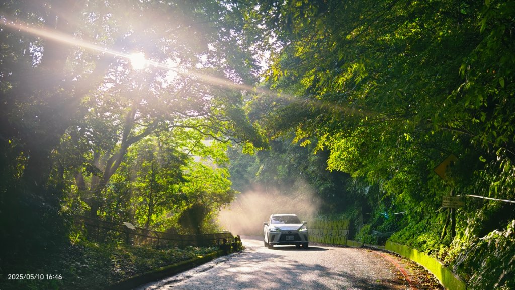 跟著雲海達人山友追雲趣 #琉璃光雲海 #火燒雲雲海 5/9_2784029