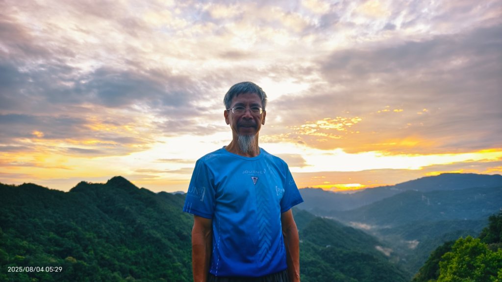 石碇趴趴走追雲趣 #二格山 #琉璃光 #雲海流瀑 #火燒雲 #雲海 #雲海 8/3 & 4_2850732