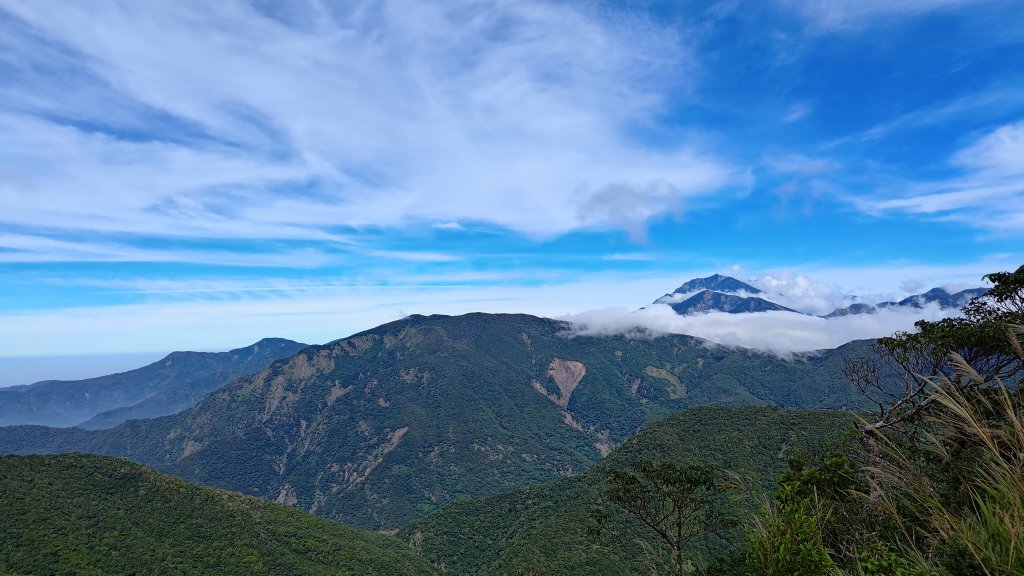 具瑪努山、崁頭窩山封面圖