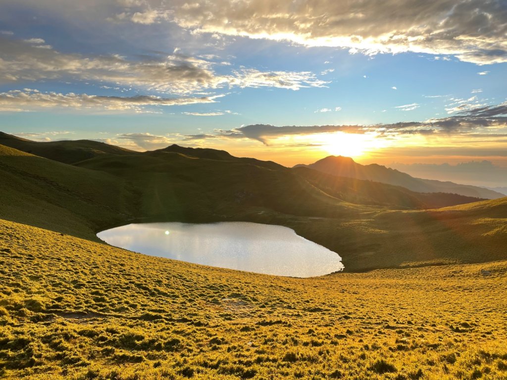 向陽日出，嘉明湖光封面圖