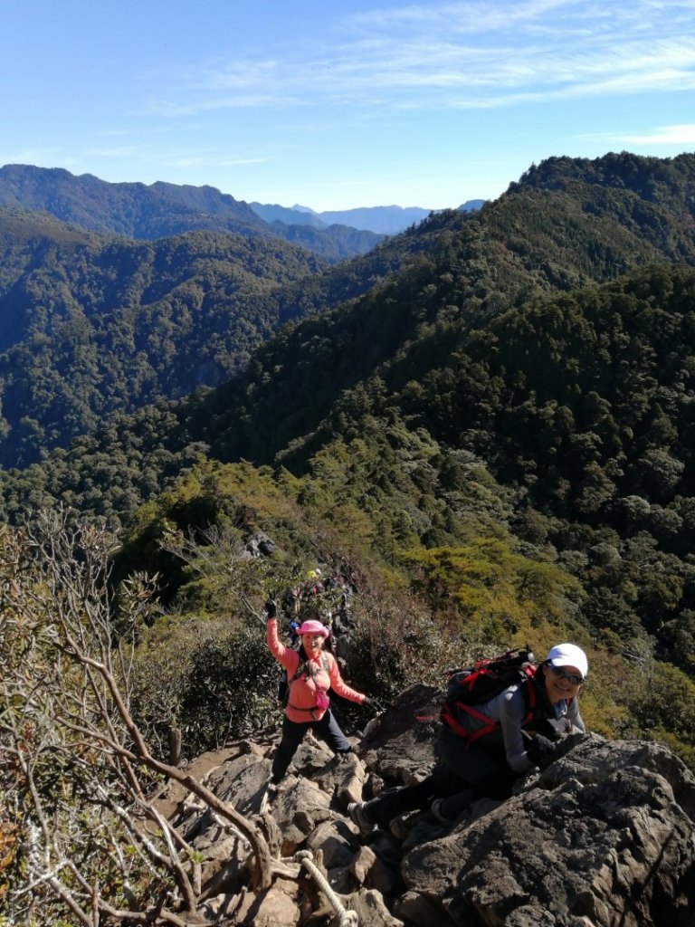 鳶嘴山的懸崖峭壁.特別誘人_752095