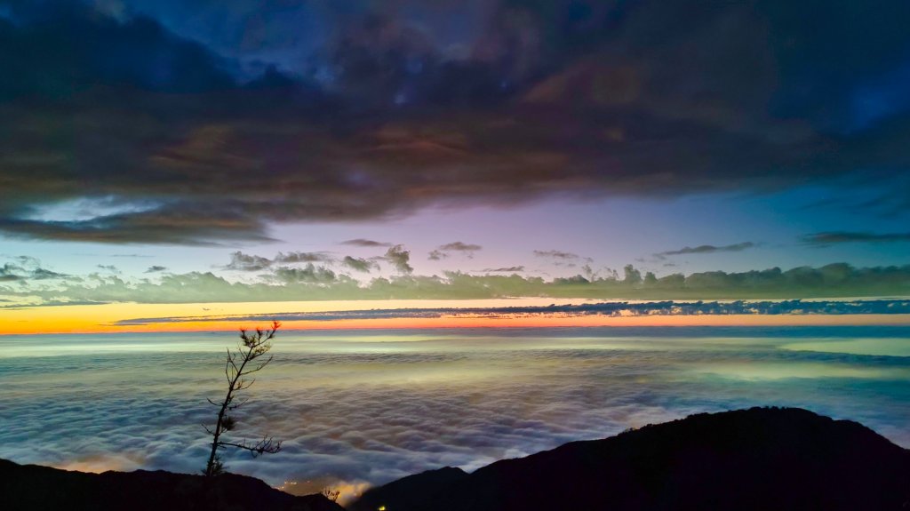 跟著雲海達人山友追雲趣-二訪 #鳶嘴山 解鎖 #黃金雲海 #夕陽雲海 #火燒雲 #琉璃光_2652110