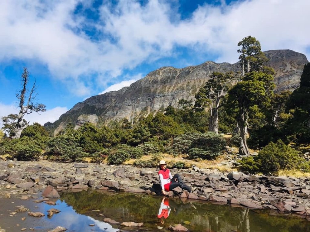 雪山主東峰下翠池_466636