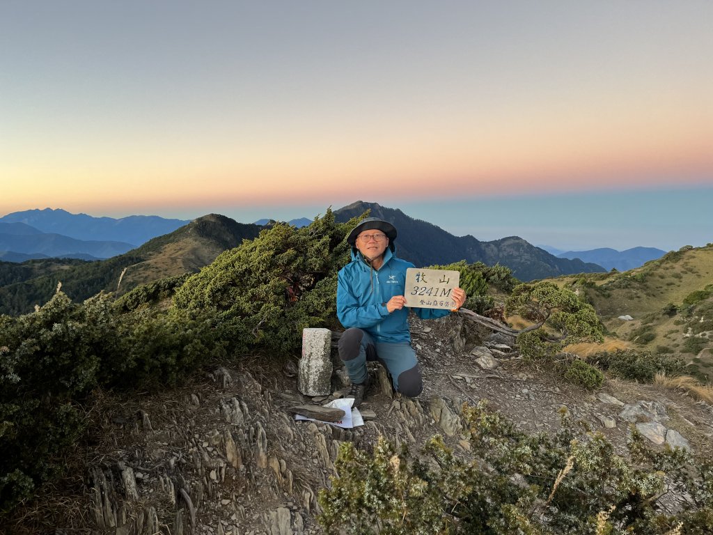 2022_1115_干卓萬群峰封面圖