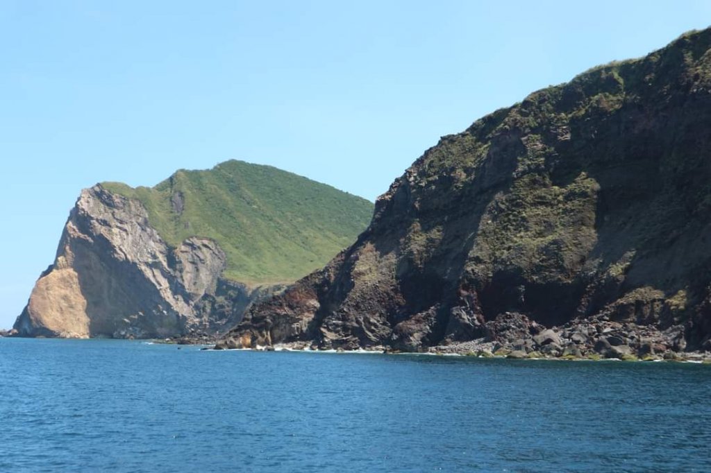 龜山島。毛柿公 龜尾湖 龜卵步道 四0一高地  普陀巖 牛奶海 坑道 礫灘 國民學校  烏龜怪方蟹封面圖