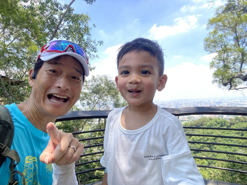 《夏日大坑同行記｜10號步道登稜線，與家人感受山風與人情味》_2926346