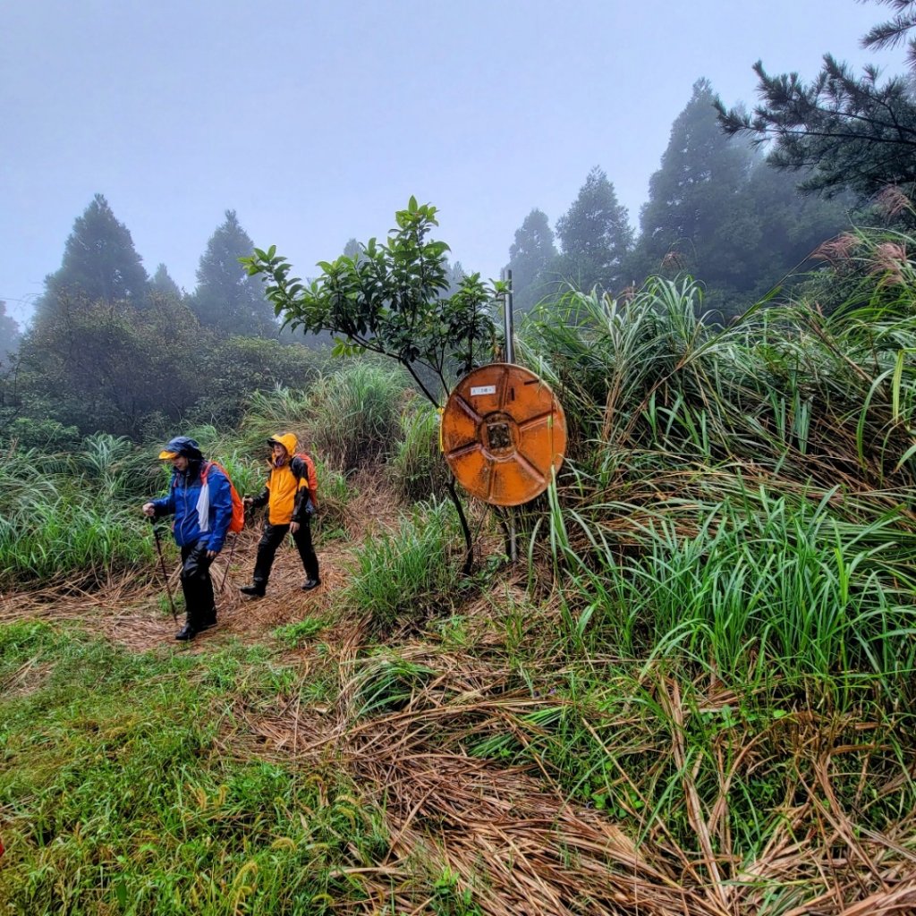 快閃雨中的小觀音山_1870018