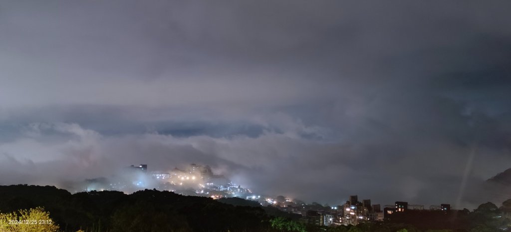 大屯山差強人意 #琉璃光 #火燒雲 #日出 #雲海 12/11_2676575