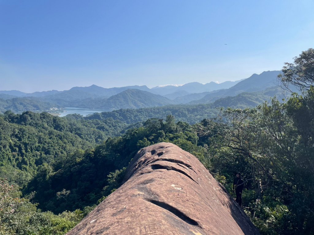 牛背岩封面圖