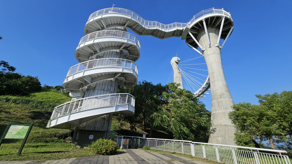 241102-小崗山+崗山之眼+彩虹嶺（皇帝椅）。美美兔閒來無事走一大圈9K。_2643267