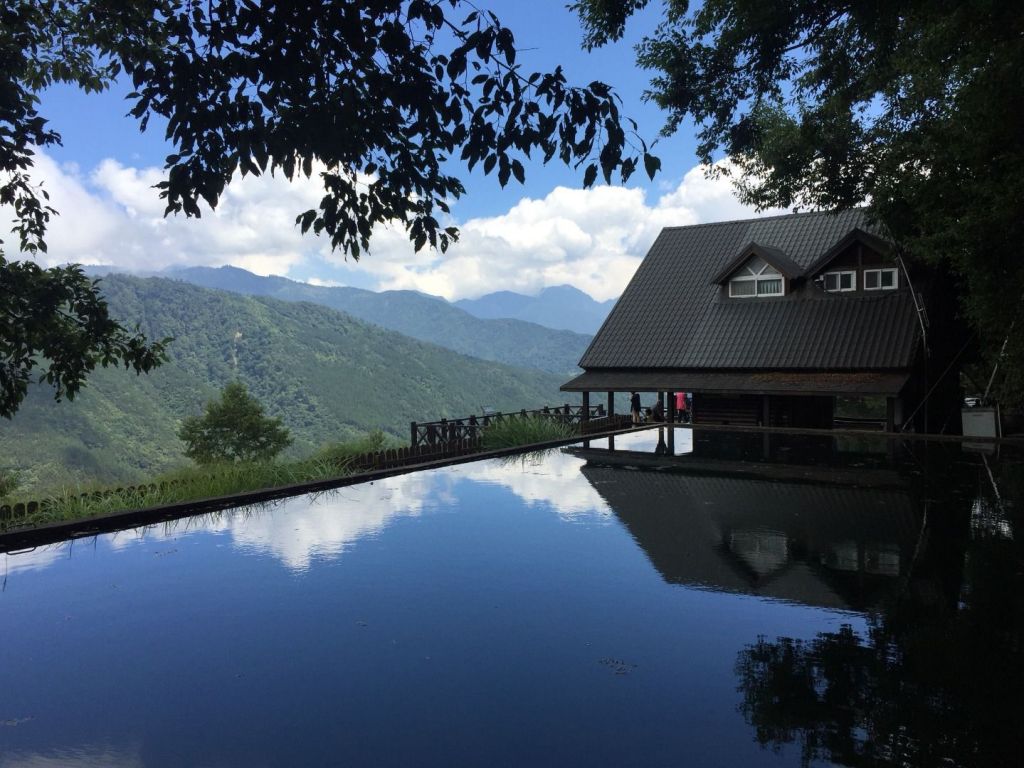 雪山主峰東峰翠池封面圖