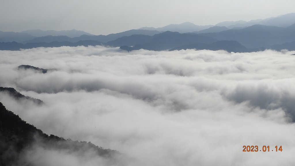 翡翠水庫壩頂/新店四十份公墓雲海+斜射光，個人在此最有層次最美的一次雲海_1993261