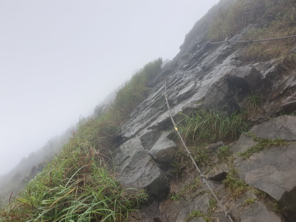 一人獨享但有點可怕的無耳茶壺半屏山燦光寮山封面圖