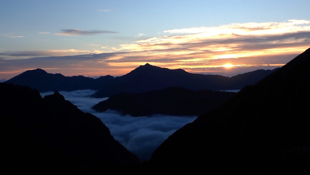 走在上帝翻落的調色盤上日本劍岳與立山連峰的山遊記_2954096