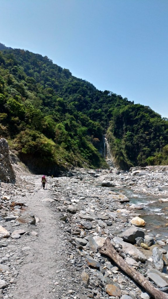 徒步32K勇闖哈尤溪～七彩岩壁_562794