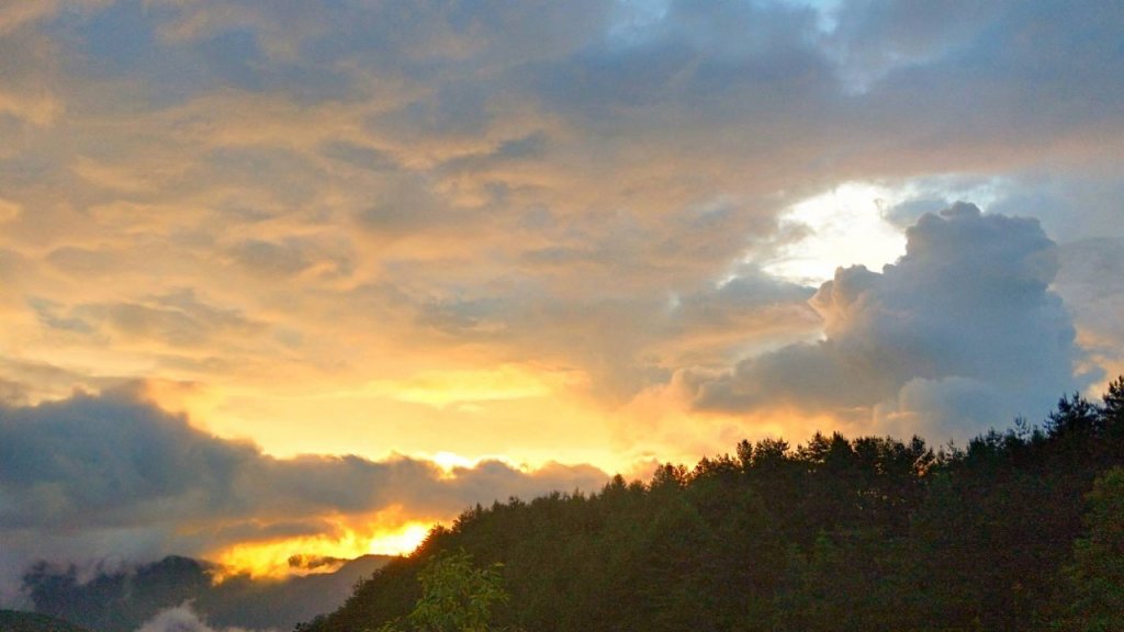 【阿里山私房景點】塔塔加夕陽下的彩霞_691639