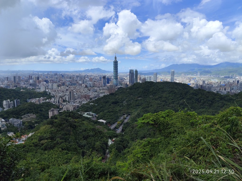 【臺北大縱走 6】富陽公園→福州山公園→中埔山東峰→軍功山→糶米古道→南港山→九五峰→中華科大步道封面圖