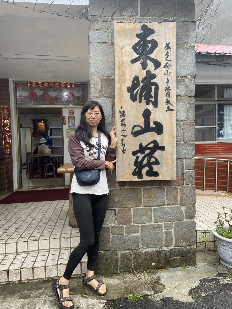 20230515-16玉山前西峰+遠望雨中的主東北_2436624