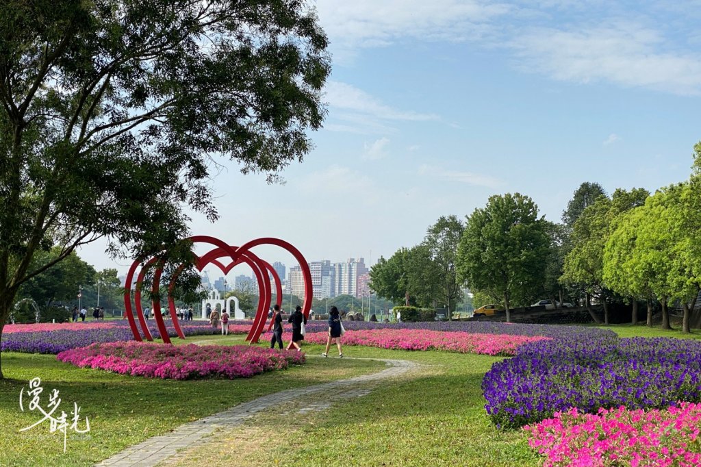 台北｜古亭河濱公園花海｜撰風旅食封面圖