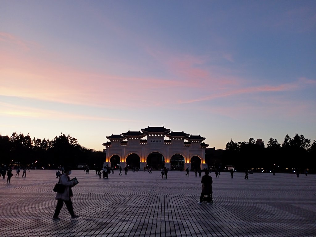 自由廣場、國家戲劇院、國家音樂廳、中正紀念堂賞櫻及尋寶趣【齊心鞋力尋寶去】_2038797