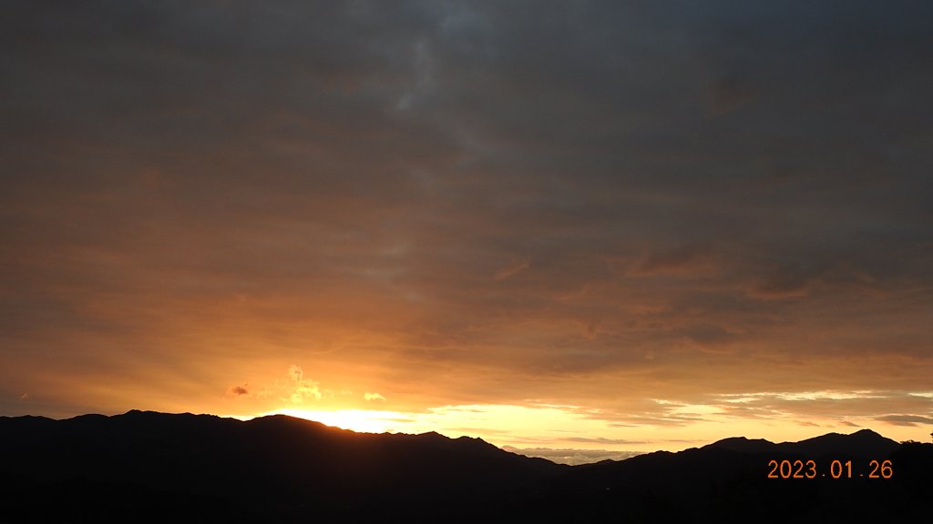 只追到雲海的尾巴+斜射光(上帝光)&112/1/26石碇花園公墓賞日出_2005485