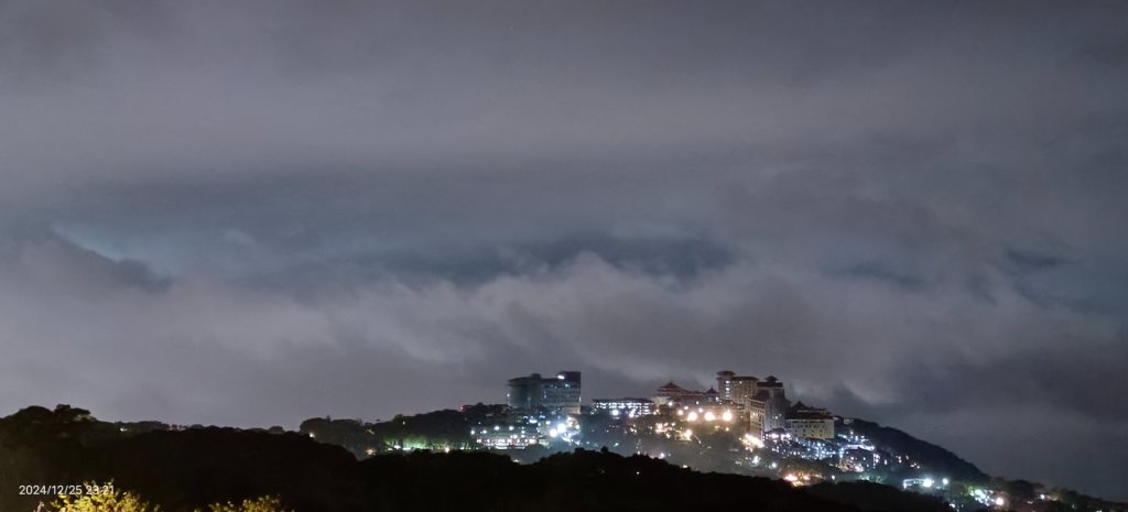 大屯山差強人意 #琉璃光 #火燒雲 #日出 #雲海 12/11_2676581