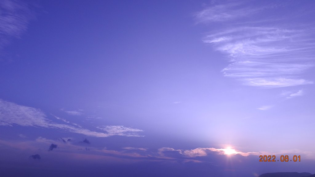 山中何所有，嶺上多白雲。只可自怡悅，不堪持贈君。_1787123