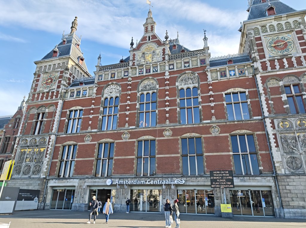 2025_0420 倫敦馬拉松順遊西歐 D2a(阿姆斯特丹中央車站)封面圖