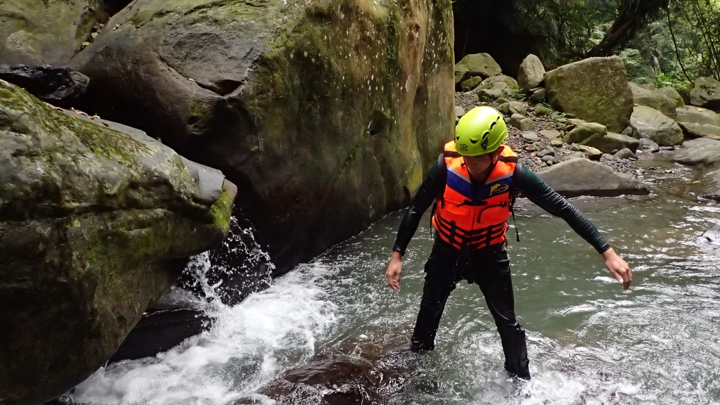 梅花溪溯行-梅花瀑布垂降、跳水趣_57697