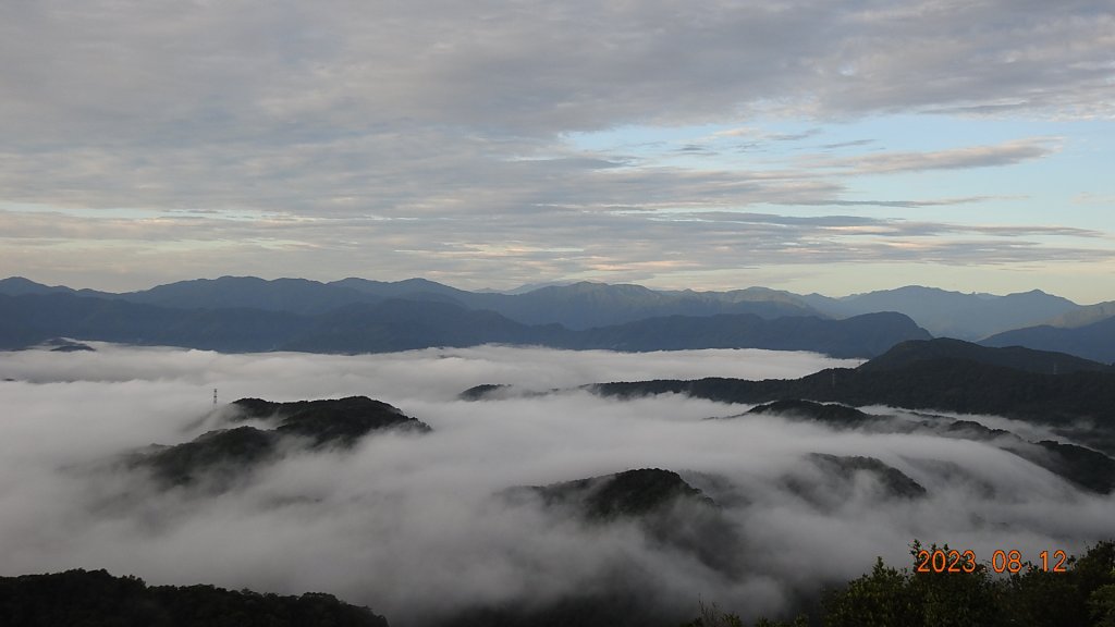 永遠看不膩的二格山藍天綠地雲海流瀑+日出火燒雲8/12&13陽明山流星雨夜空_2245414