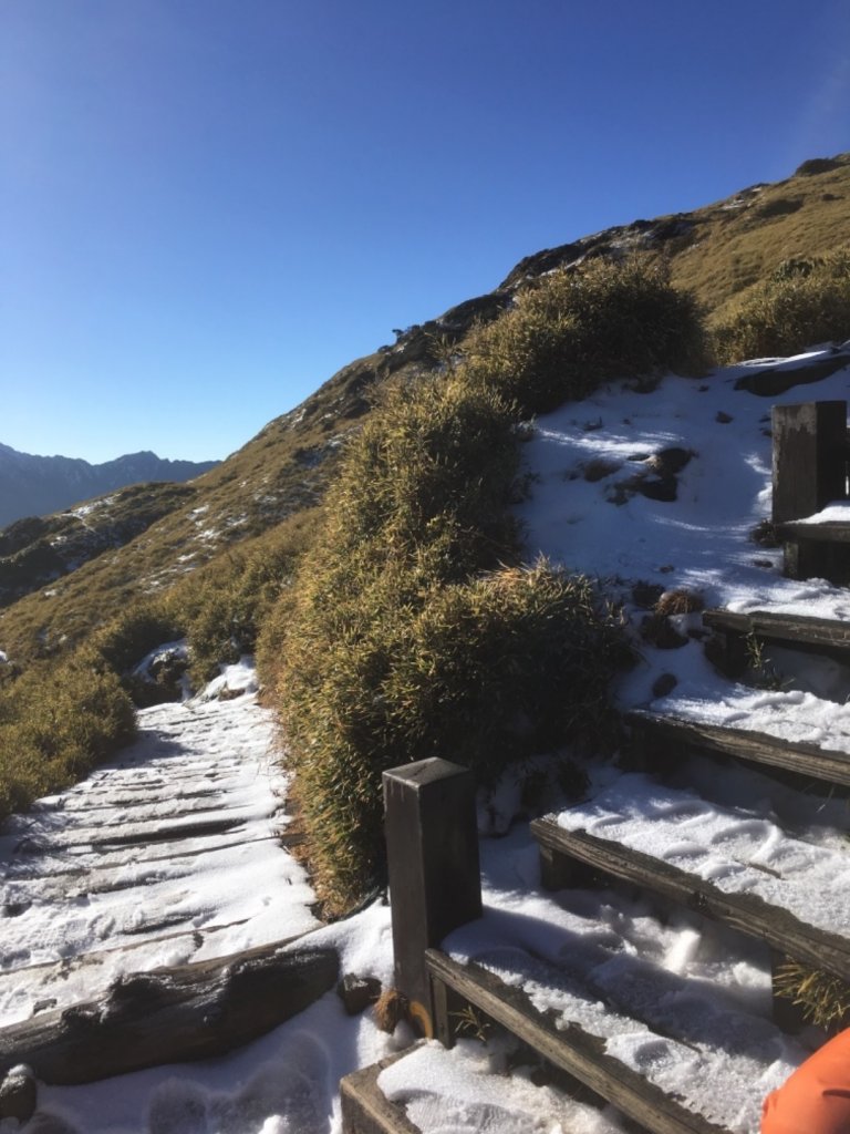 合歡東峰下雪啦！封面圖