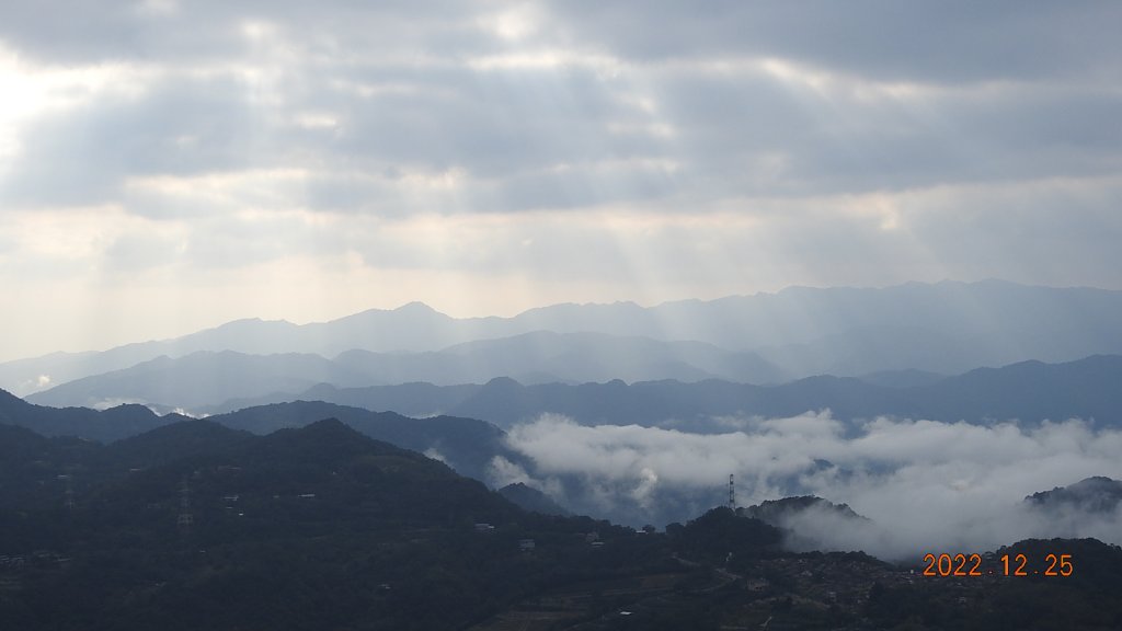 只追到雲海的尾巴+斜射光(上帝光)&112/1/26石碇花園公墓賞日出_1967133