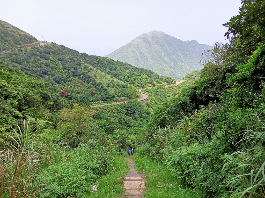 新北市雙溪區貂山古道、瑞芳區百二崁步道、金瓜石地質公園、黑肉坪、石尾路步道、黃金博物館封面圖