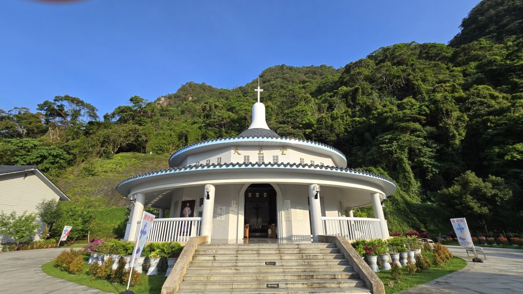 神級景點抺茶山，爬抹茶山的最佳季節，沿路桐花地毯，層層疊疊的山巒，壯闊的山谷封面圖