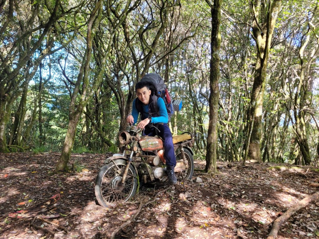 閂山鈴鳴山(百岳第46～47座)順撿茶岩山封面圖