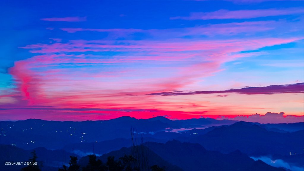 #二格山 #火燒雲 #霞光 #日出 8/12_2858032