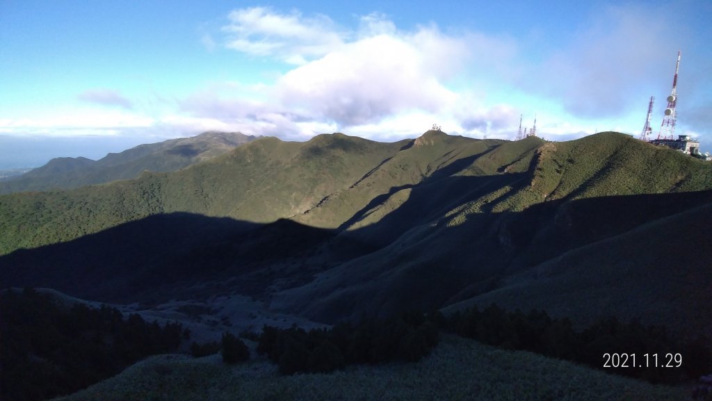 秋高氣爽芒花季再度陽明山天際線-七星山主東峰+大屯山主南西峰向天面天山O型+小觀音山主西南峰共10峰_1531106