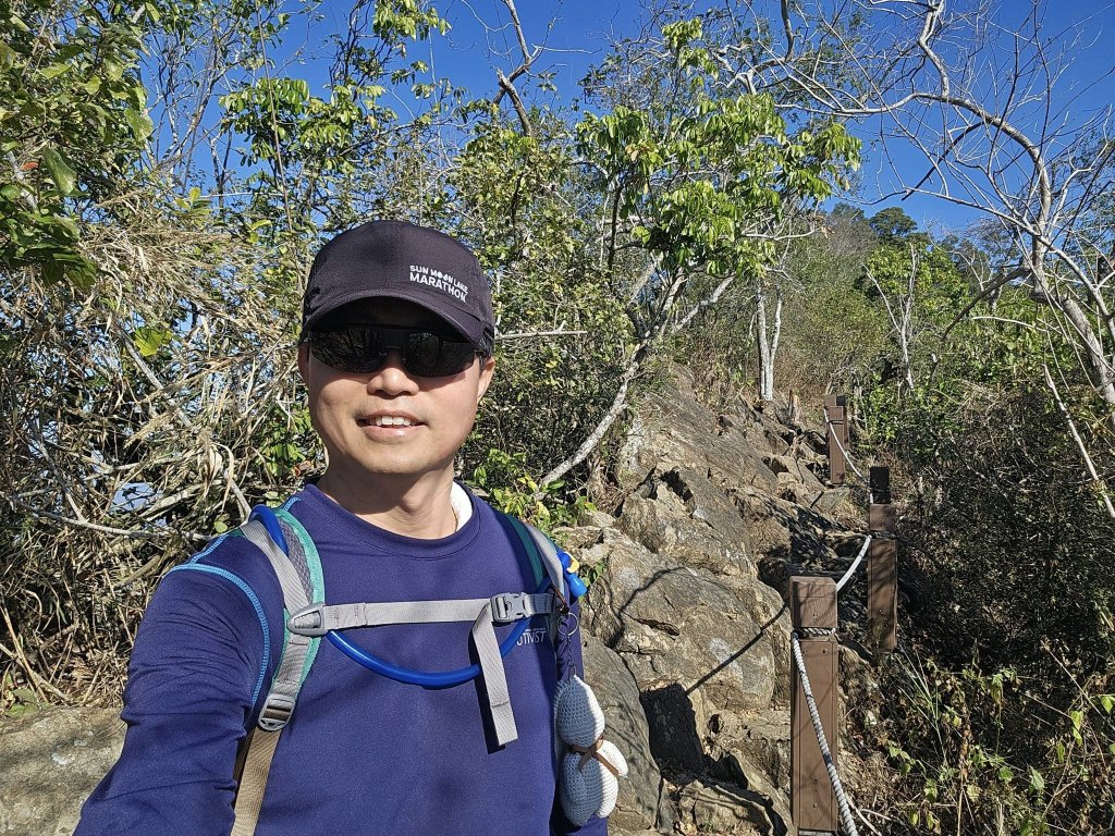 240119-美美兔換個方向走遊烏山南段，山豬湖→長青嶺→龍鱗奇岩→王爺崙山→石松子山。瘋了嗎？是有_2413655