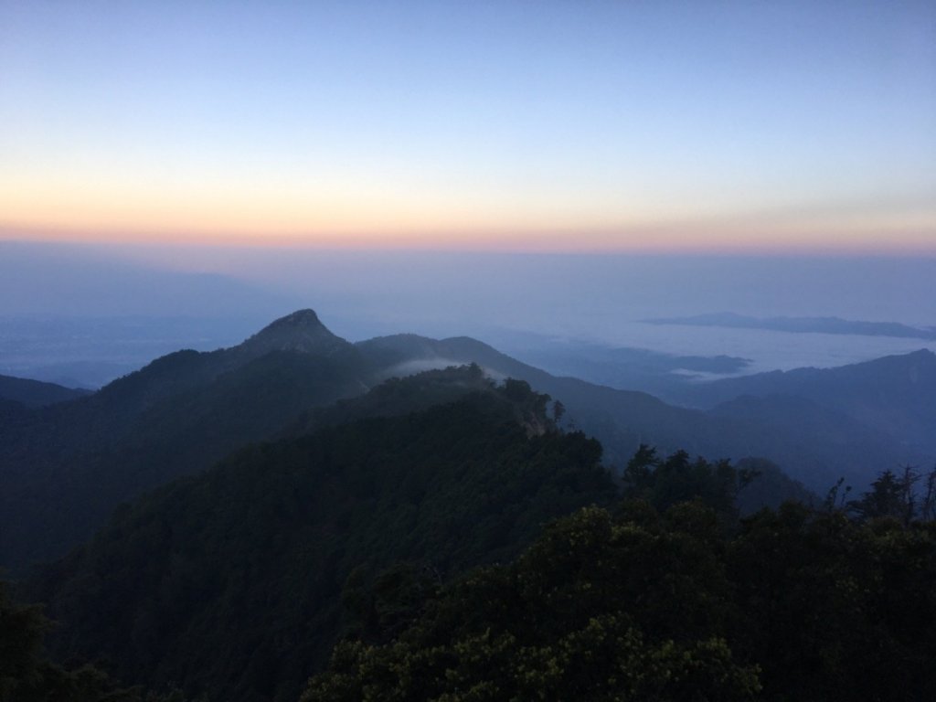 鳶嘴山稍來山封面圖