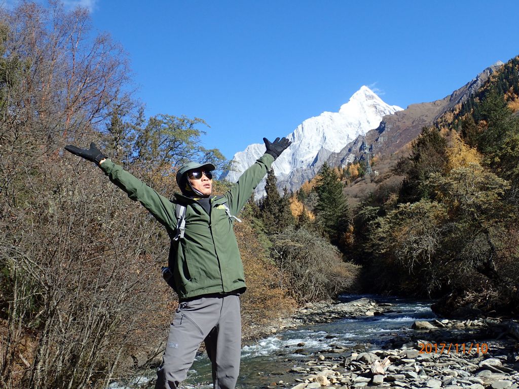 四姑娘登三峰_224780