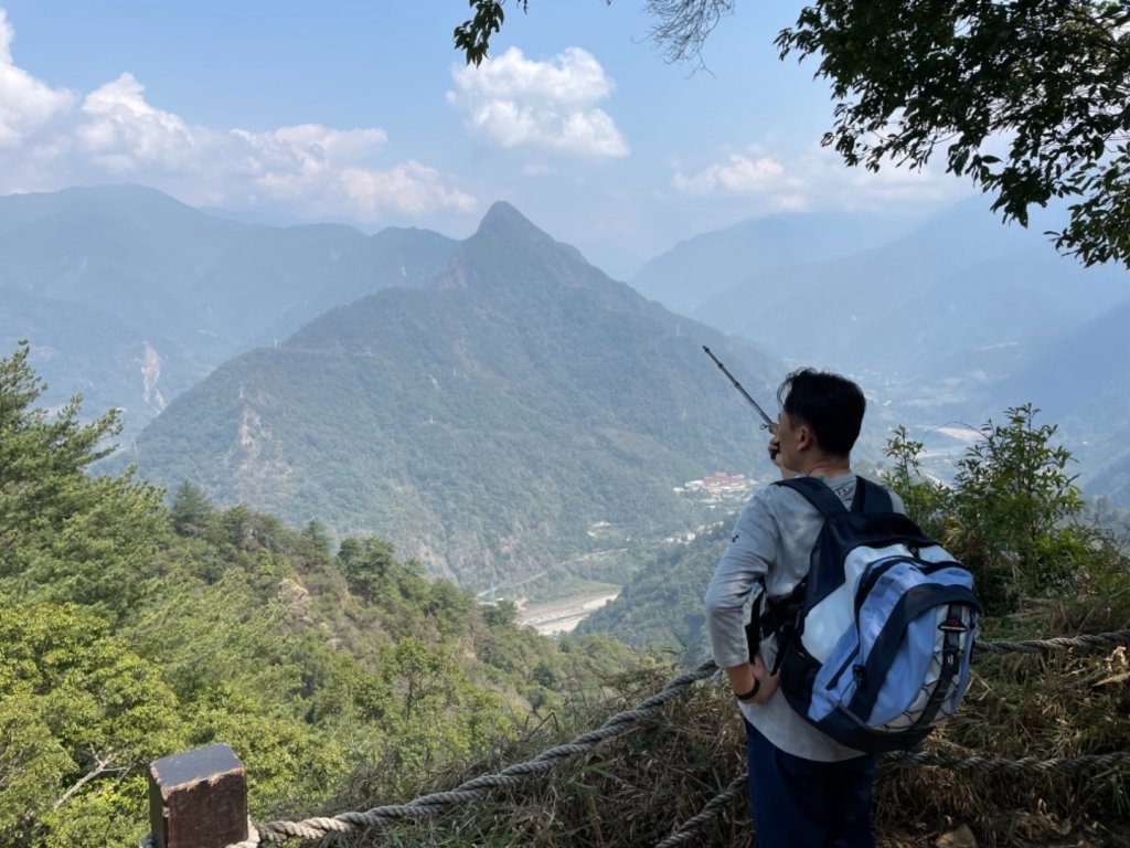 白毛山封面圖