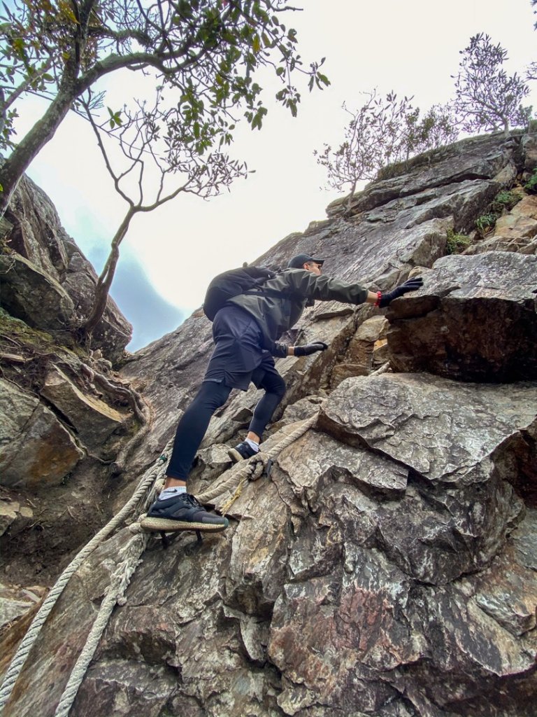 五訪台中鳶嘴山：拉繩挑戰陡峭岩壁封面圖