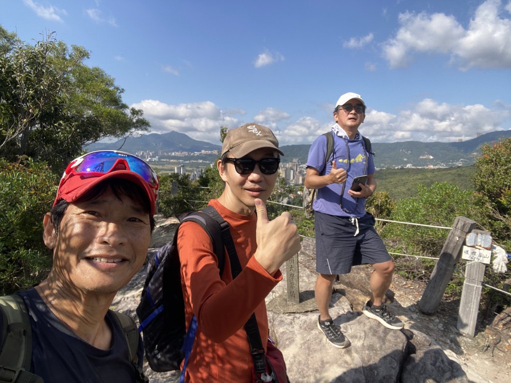 《踏青北投｜捷運唭哩岸到新北投・串走奇岩山、軍艦岩、幸福石》_2979023