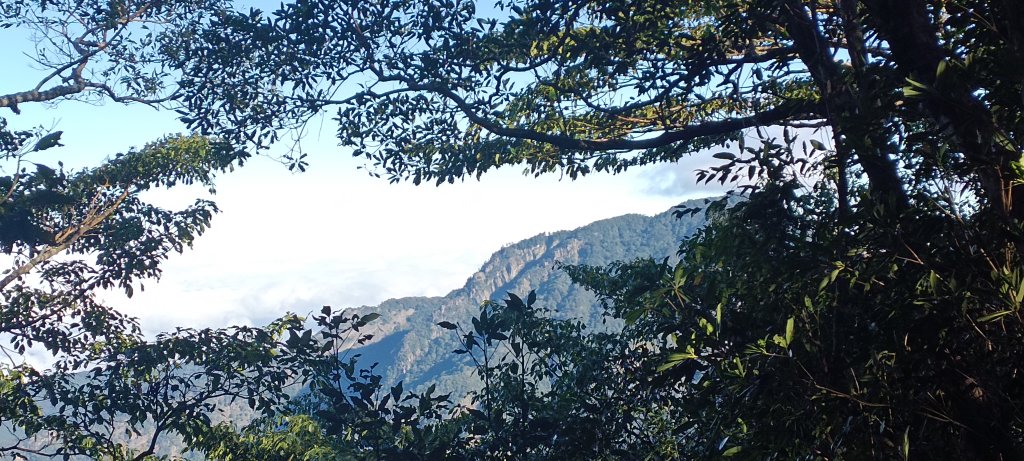 2024/12/07-空廊道上大混+李崠山_2664899