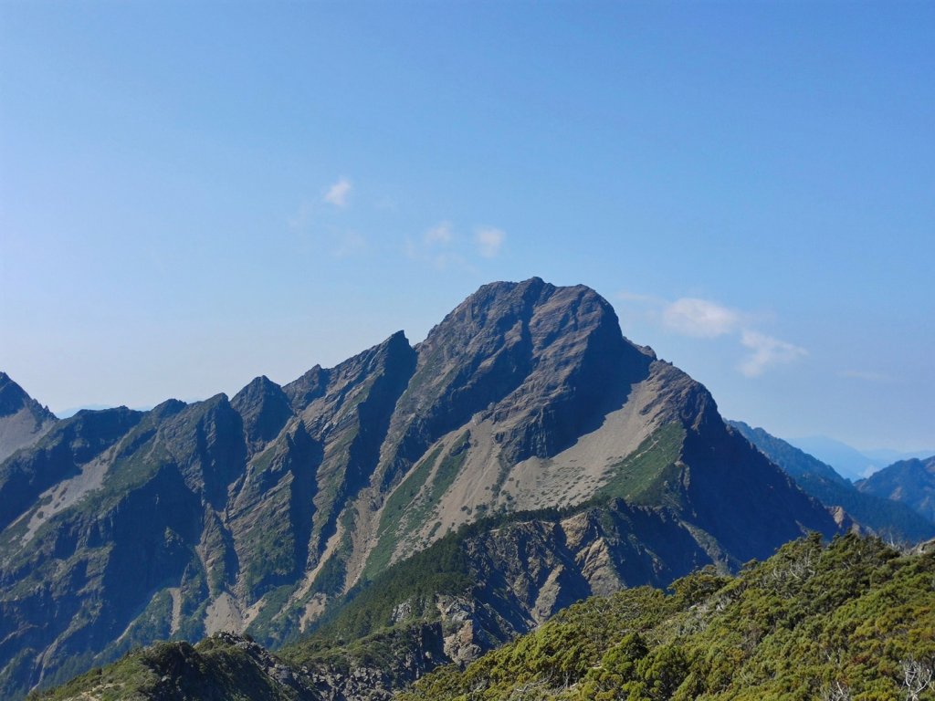 終於看到1000元背面的山景登頂玉山北峰／前峰封面圖