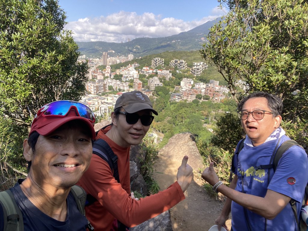 《踏青北投｜捷運唭哩岸到新北投・串走奇岩山、軍艦岩、幸福石》_2979016