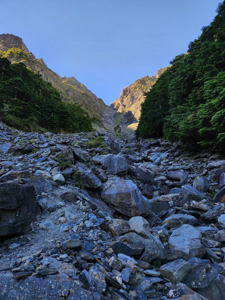 中央尖山西稜(非傳統路徑)_2244137