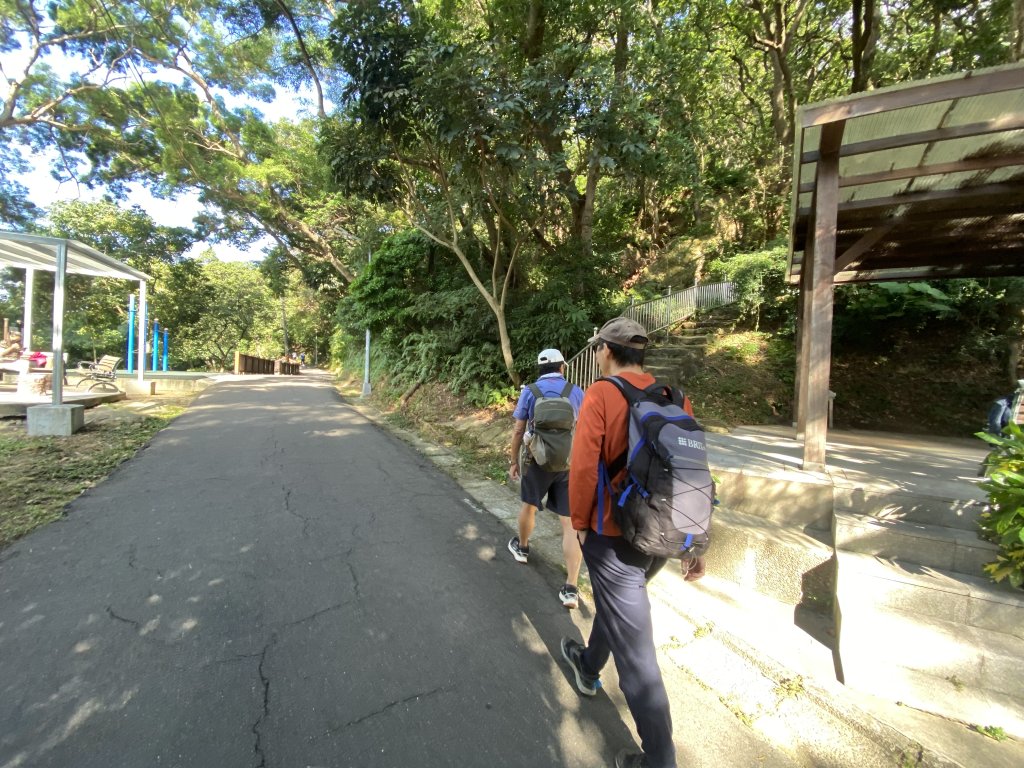 《踏青北投｜捷運唭哩岸到新北投・串走奇岩山、軍艦岩、幸福石》_2979010