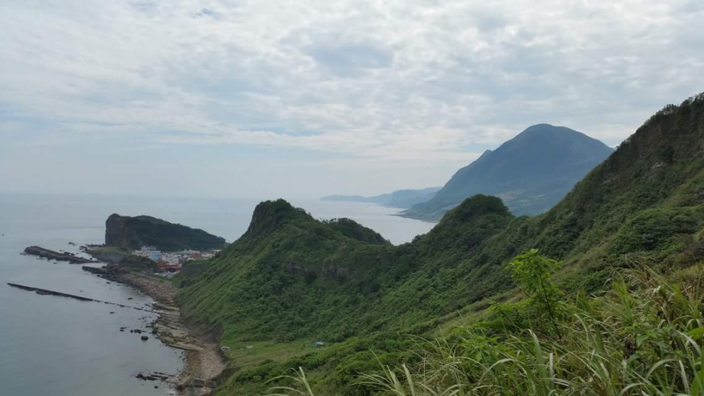 【基隆】海陸雙棲:港仔尾山連峰及泳渡象鼻岩海蝕洞封面圖